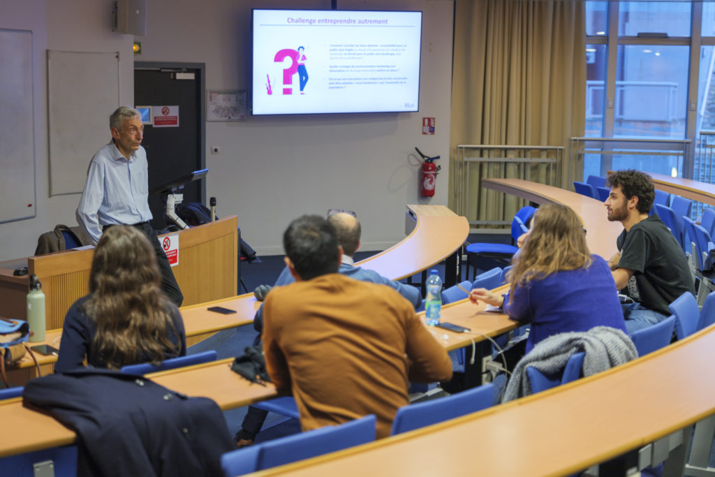 Photo des étudiants et Alumni lors du challenge entreprendre autrement